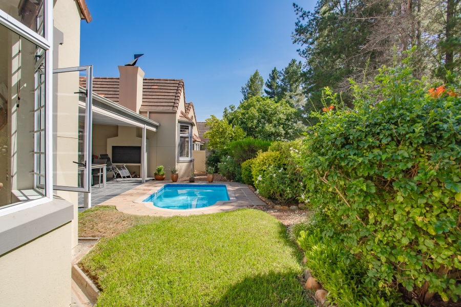 To Let 3 Bedroom Property for Rent in Boschenmeer Golf Country Estate Western Cape